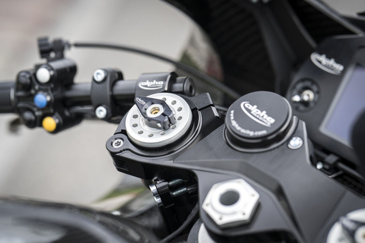 DueruoteTG #238 - Abbiamo guidato in pista la BMW che corre in SBK! 